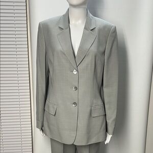 Kasper complete gray/silver pantsuit